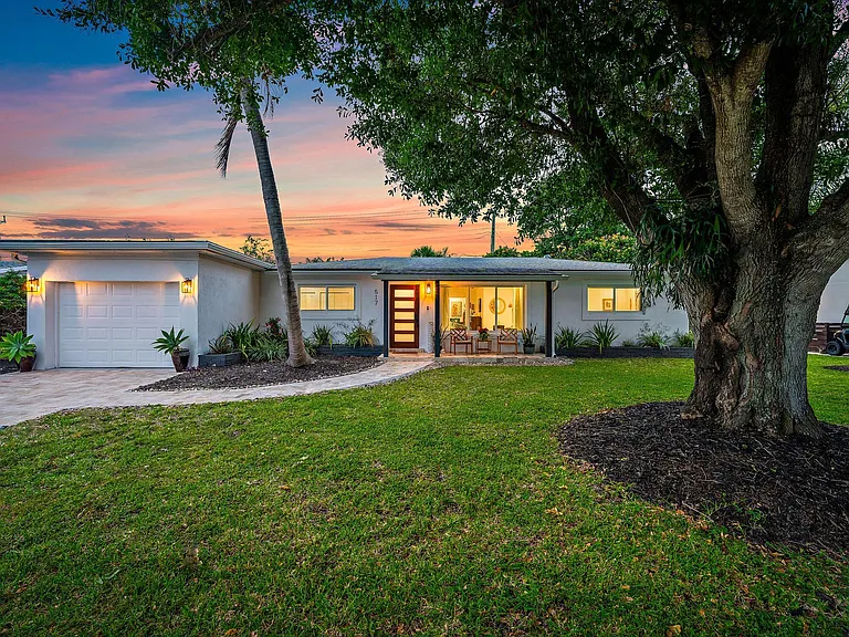 517 Gulf Rd — Photo 2