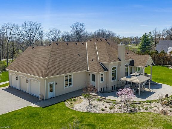 2nd image of 365 Robinson Rd