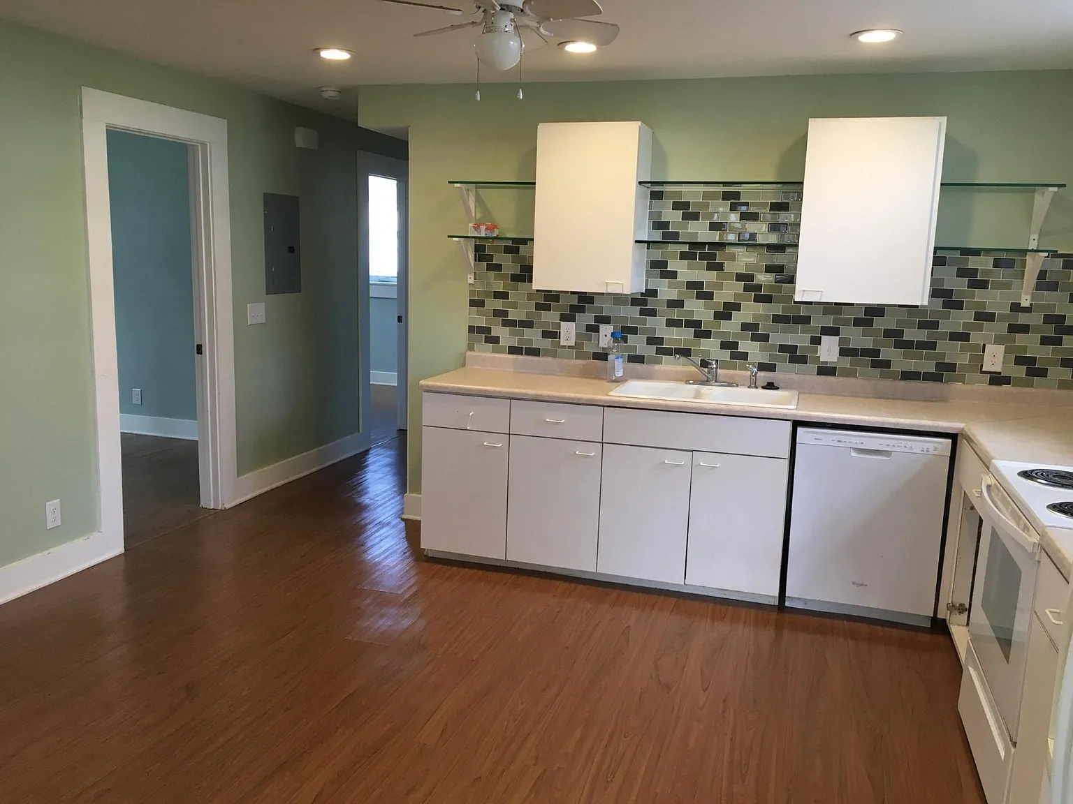 3 bed, 1100 sqft, $1,100 — Photo 1