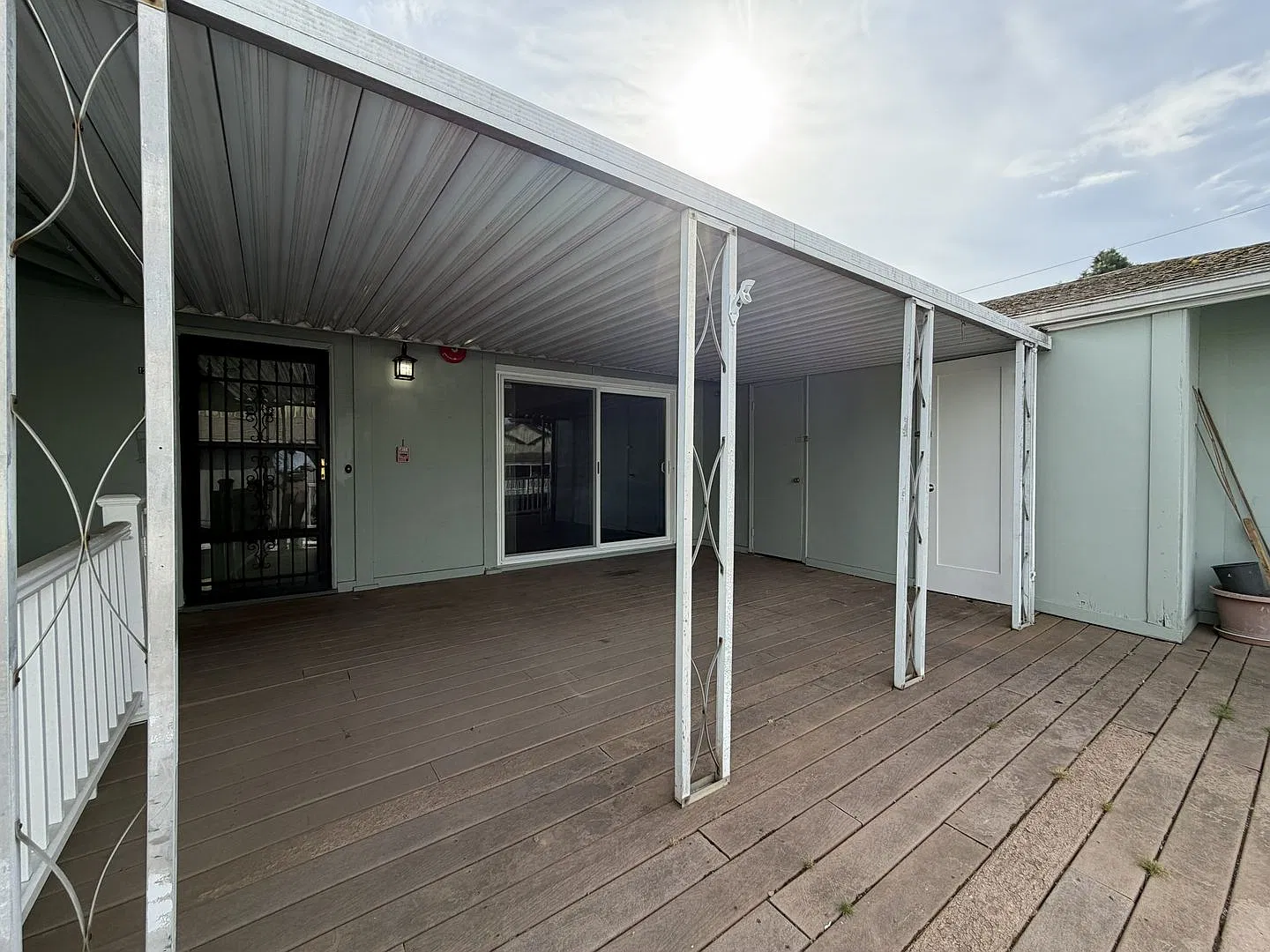 Updated Top-Floor 2 Bedroom Condo with Open Layout, Updated Kitchen & Spacious Balcony — Photo 4