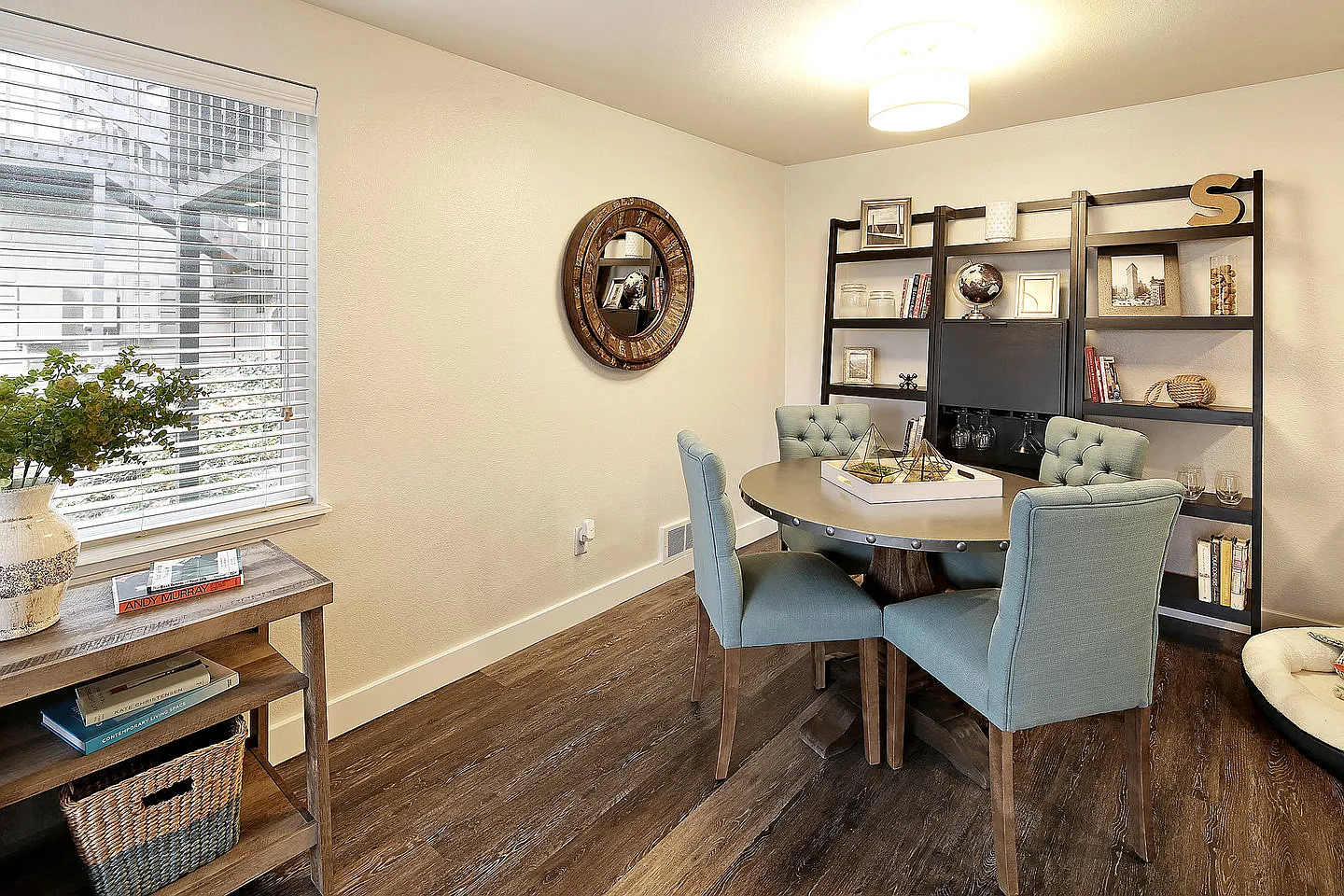 Starboard Apartments — Photo 2