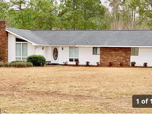 22 Mony St, Baxley, GA 31513