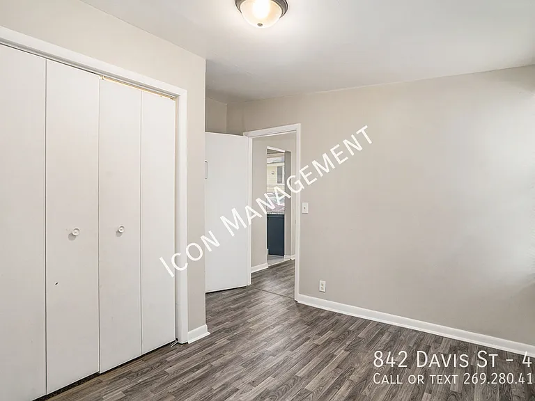 842 Davis St #4 — Photo 13