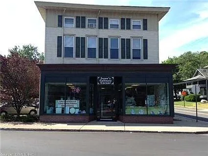 2 E Main St