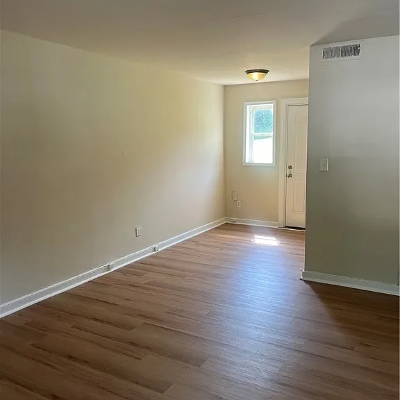 605 Monticello Dr — Photo 2