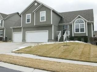 2300 SW Tracker Ln, Lees Summit, MO 64082