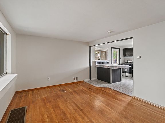 4th image of 1105 Parkside Dr
