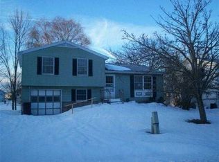 5718 Dalton Dr, Farmington, NY 14425