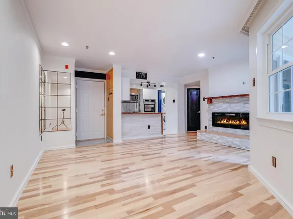 1504 Lincoln Way APT 120, Mc Lean, VA 22102