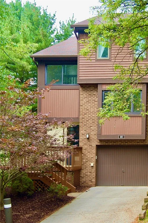 601 Forest Edge Ct photo 1