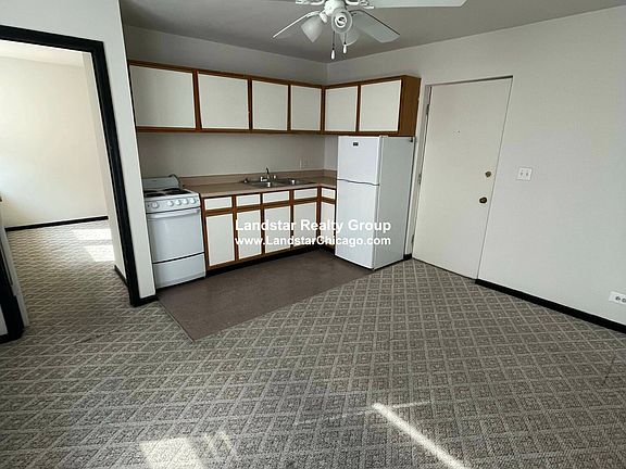 4th image of 3933 N Clarendon Ave APT 406