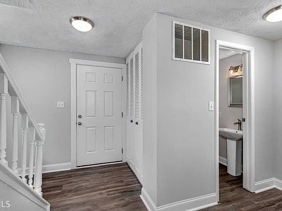 4th image of 505 Castle Ct