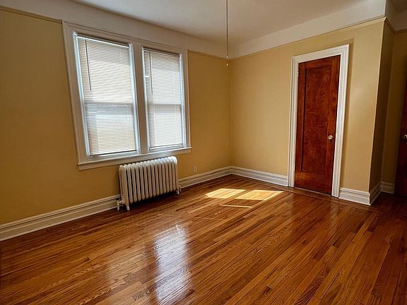 3rd image of 800 E 228th St