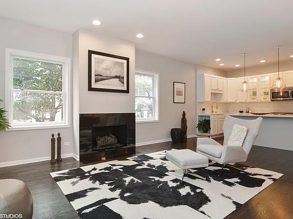 2nd image of 471 N Green St #1N-1