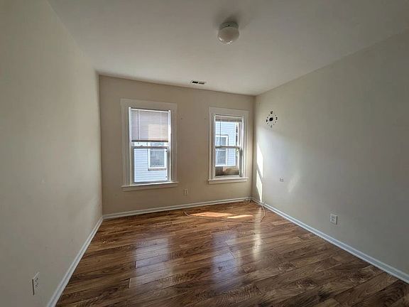 5th image of 928 Hancock Ave #3L