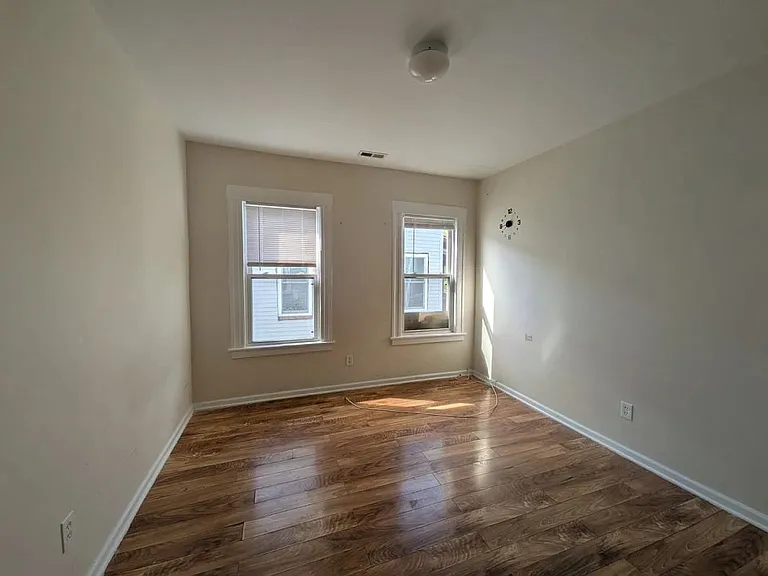 928 Hancock Ave #3L — Photo 5