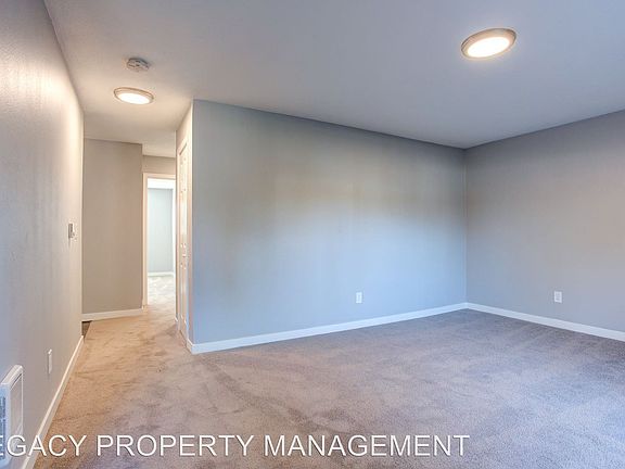 4th image of 17025 SE Powell Blvd