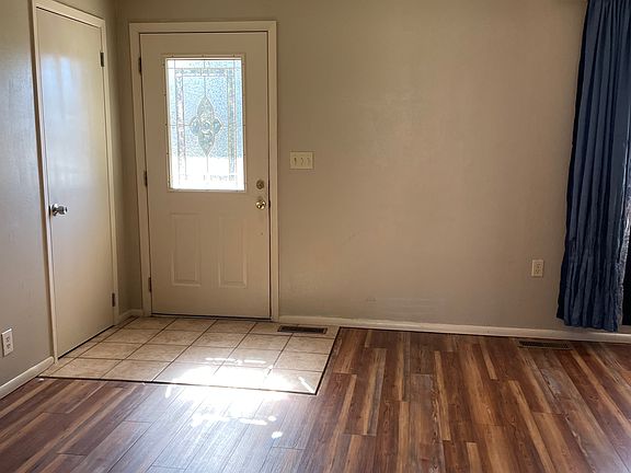 3rd image of 2400 W Barberry Ln