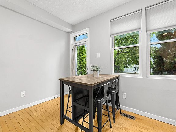 4th image of 1092 Highland St
