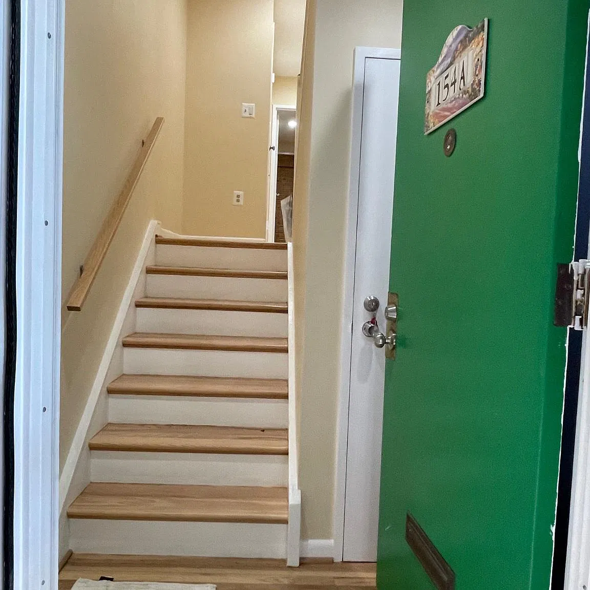 2 bed, 1.5 bath, 975 sqft, $3,200 — Photo 2
