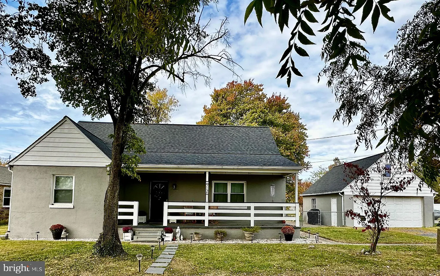 912 Hammonds Ln photo 1