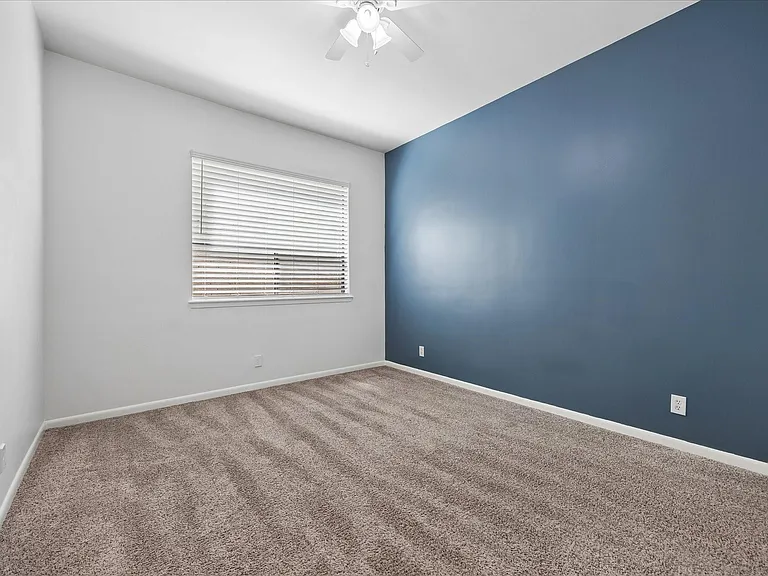 1605 Potomac Dr #E — Photo 8