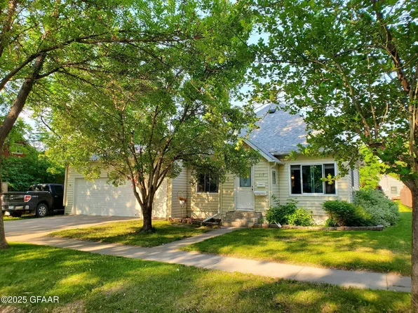319 Jackson Ave, Crookston, MN 56716