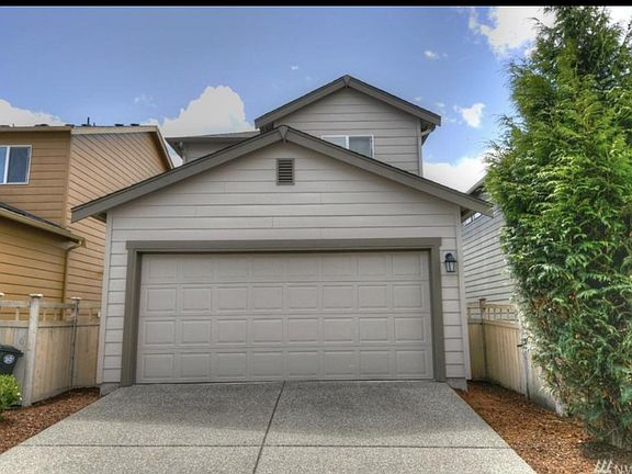 3rd image of 8702 Oslo Ln NE