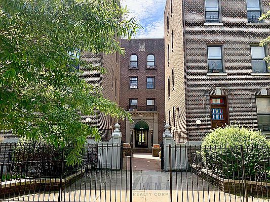 1st image of 392 Saint Johns Pl APT 4G
