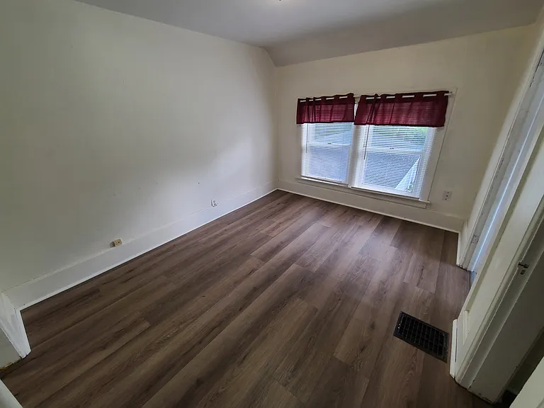811 Elmore St #2 — Photo 9