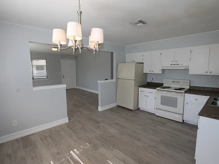 2445 Thomasson Dr — Photo 8