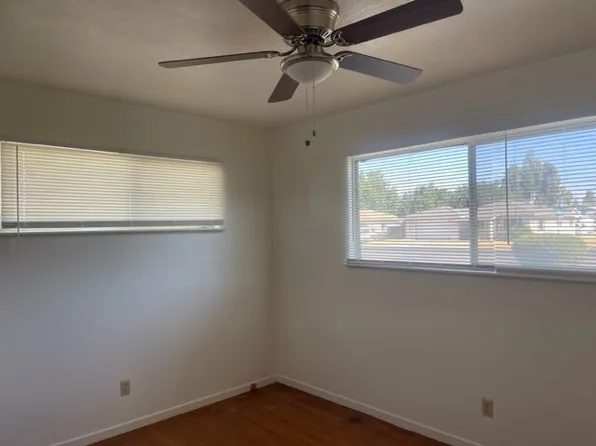 2713 W Walnut Ave, Visalia, CA 93277