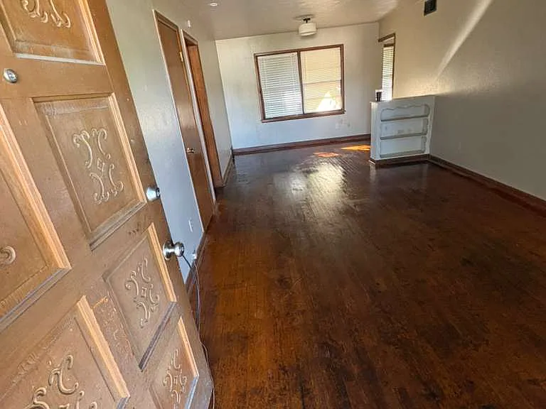 733 E Bouse Dr — Photo 2