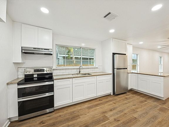 3rd image of 1803 Simpson St