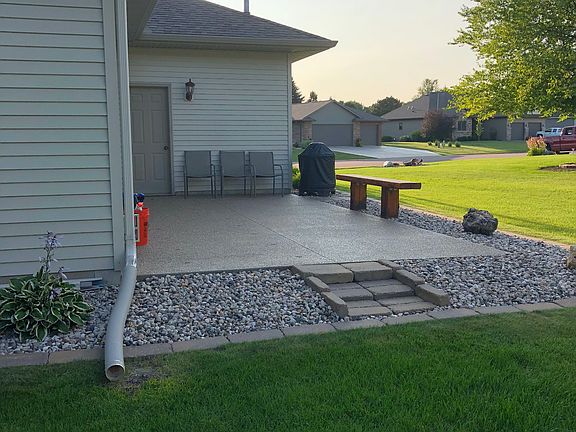 5th image of 133 Grovebrook Dr