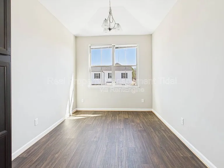 604 Kathy Ann Way — Photo 10