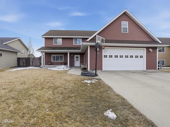 2189 41st Ave S, Grand Forks, ND 58201