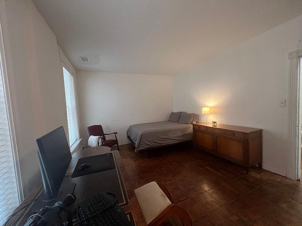 1st image of 2329 N Geneva Ter Floor 2
