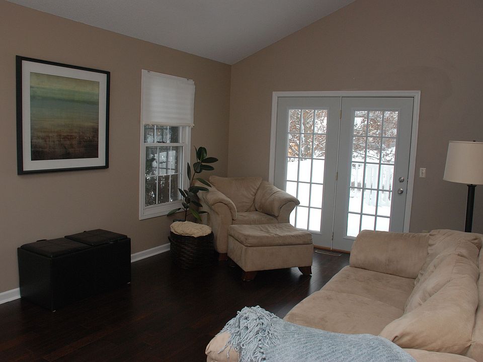 1st image of 8974 Knollwood Dr
