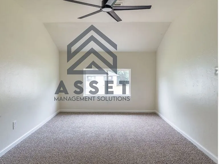 1040 Sycamore Dr — Photo 20