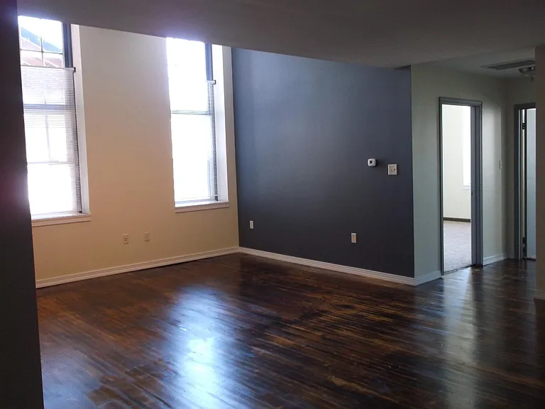 351 Pine St #106 — Photo 1