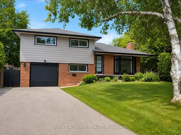 530 Lynda Ln, Hamilton, ON L9G 2P6