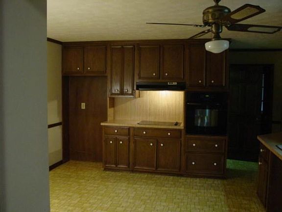 3rd image of 220 Lantern Ridge Ct