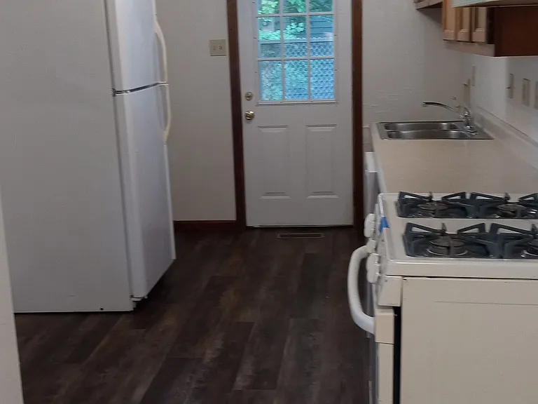1426 E End Ave — Photo 2