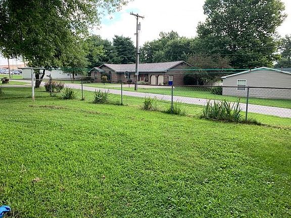3rd image of 702 W Makemson Ave