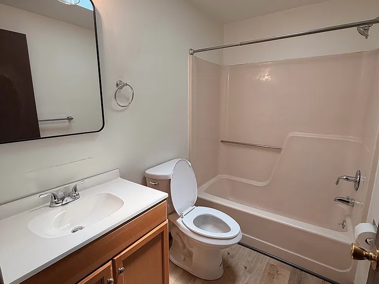 900 5th St #8 — Photo 7