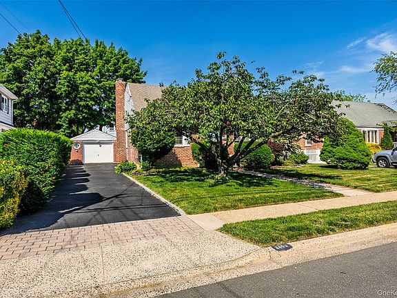 3rd image of 2453 Aberdeen Street