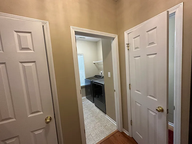 404 Treybrooke Dr — Photo 35
