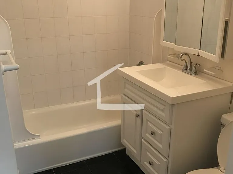 33 Gardner St #2A — Photo 4
