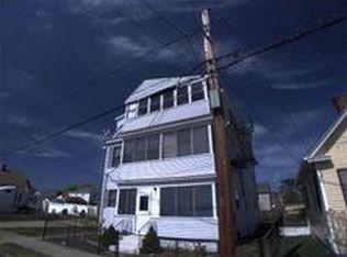 28 Simmons St, Johnston, RI 02909